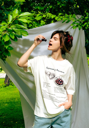 Футболка oversize unisex "Вареники з вишнями" белая Футболка oversize unisex "Вареники з вишнями" белая